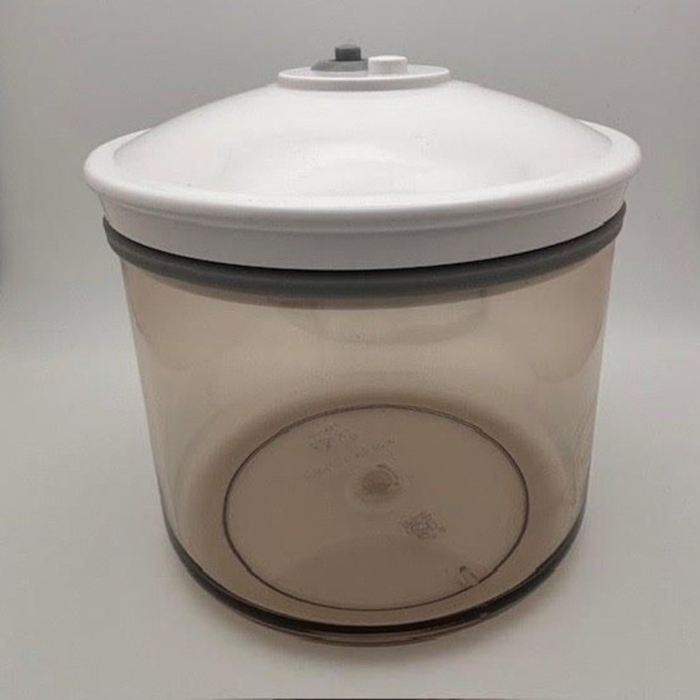 FoodSaver Vacuum Seal Container Canister with Pump Lid‎ White and Smoke Gray